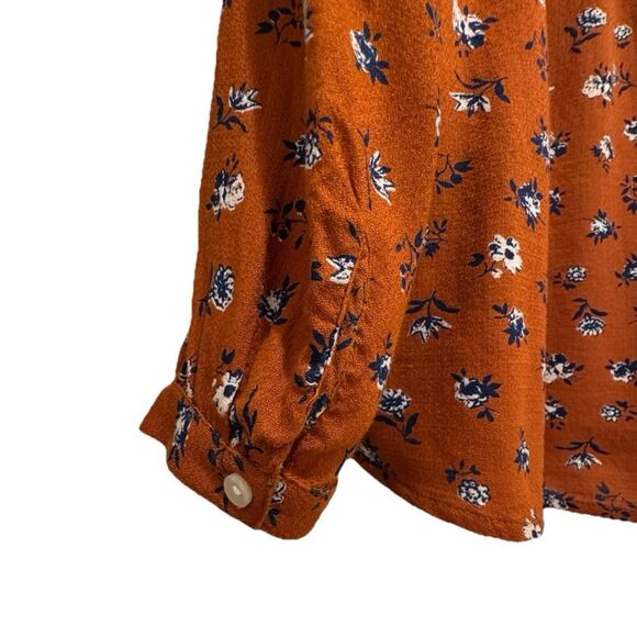🔥HP🔥 Lucky Brand Floral High-Low Blouse Burnt Orange V-Neck Smocked. Medium - Picture 4 of 8